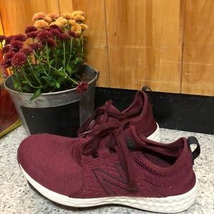 NEW BALANCE Women’s Sz 8 Maroon Sneakers Walking